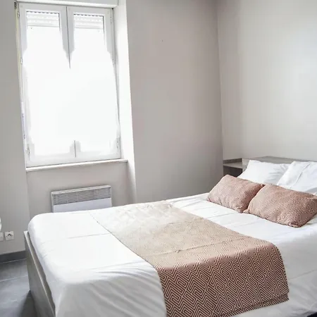 Spacieux A 48 M² Avec Parking 卡尔卡松